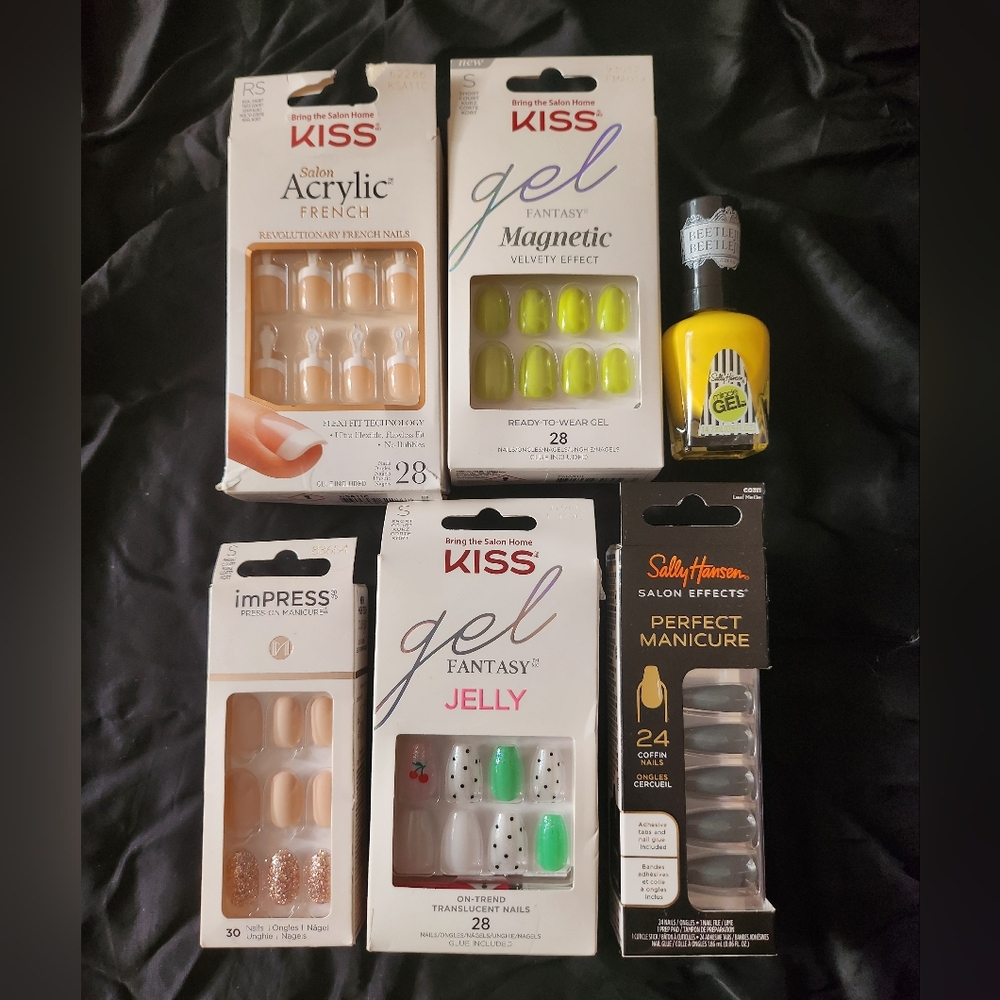 Bundle Of 5 Sets Of False Nails
